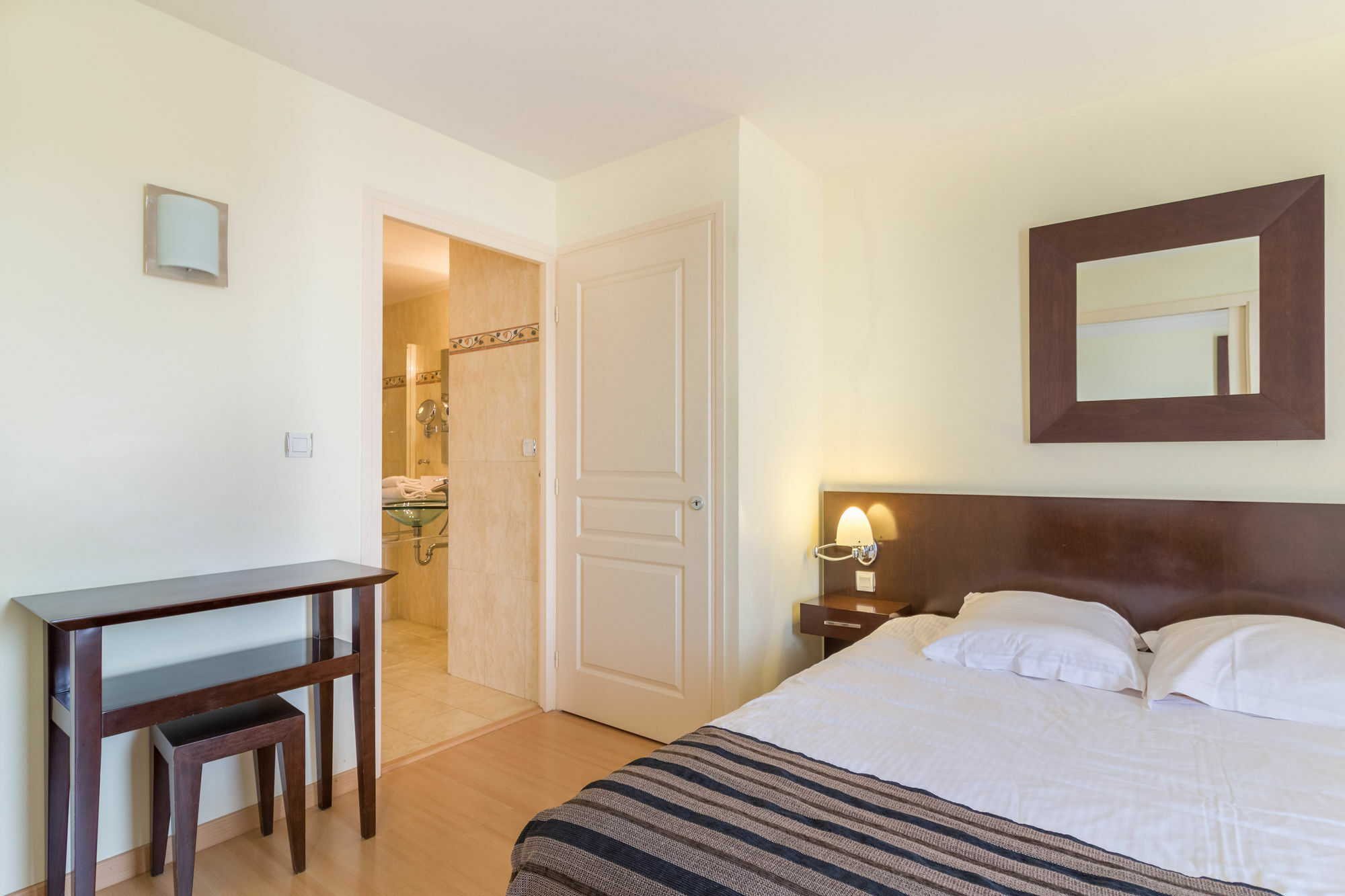 Adonis Excellior Grand Geneve 4*